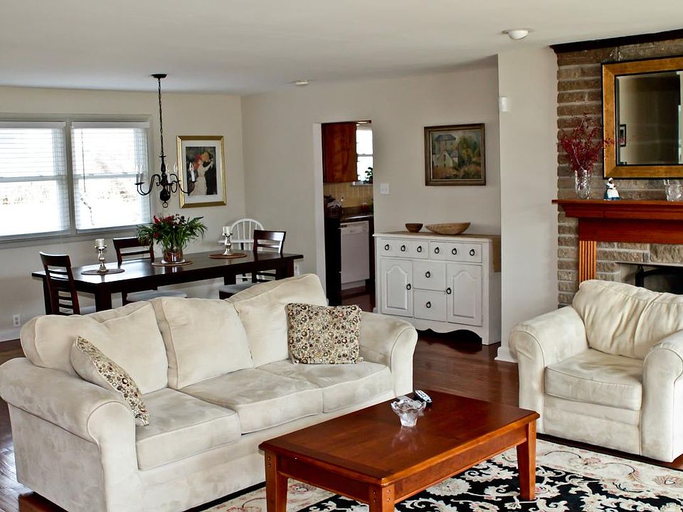 Living room/dining room
