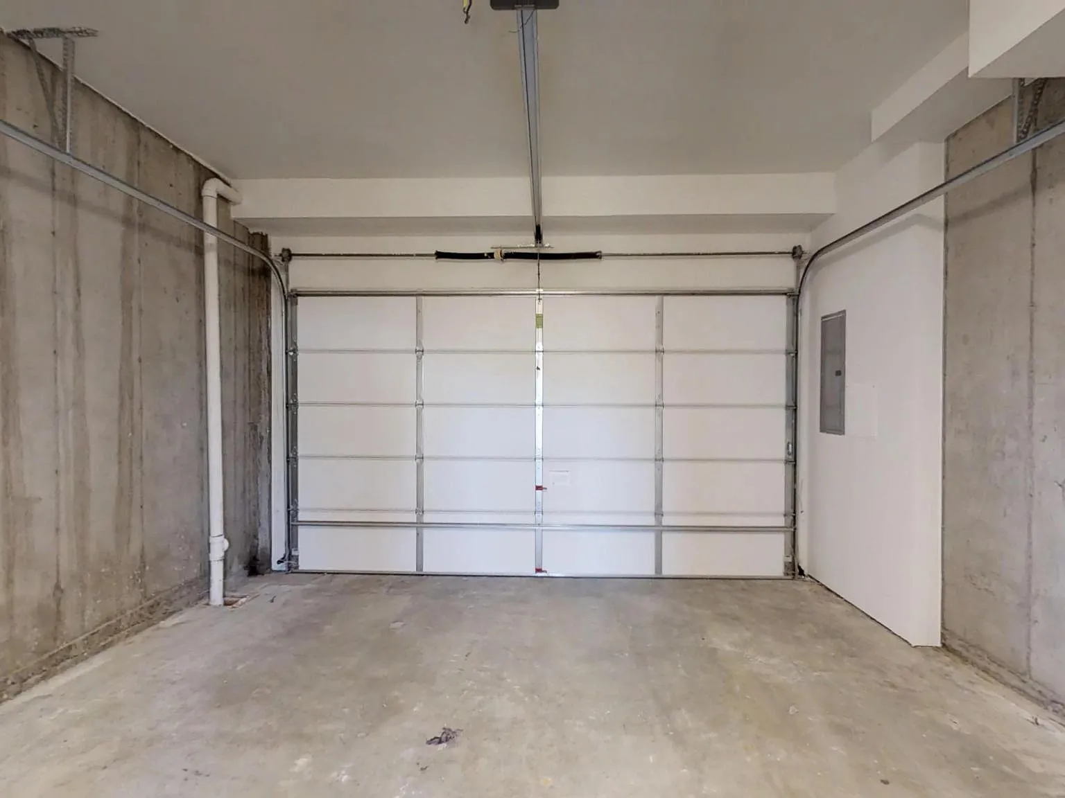 3 bed, 2.5 bath, 1789 sqft, $4,000 — Photo 2