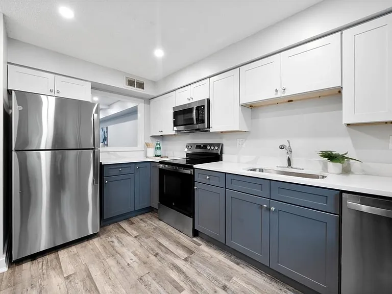 3 Beals Cove Rd #E — Photo 2