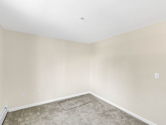5th image of 16 Woodman Way APT 16