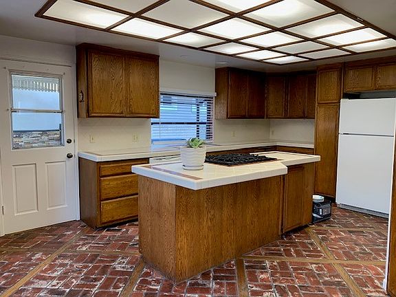 5th image of 6526 W 82nd St