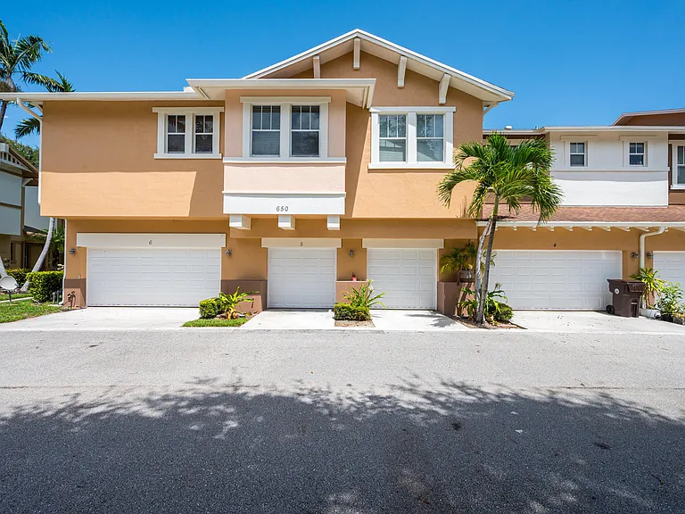 650 Pacific Grove Dr #5 — Photo 24