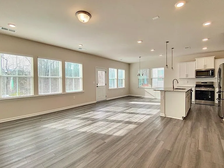 395 Glen Clova Dr — Photo 9
