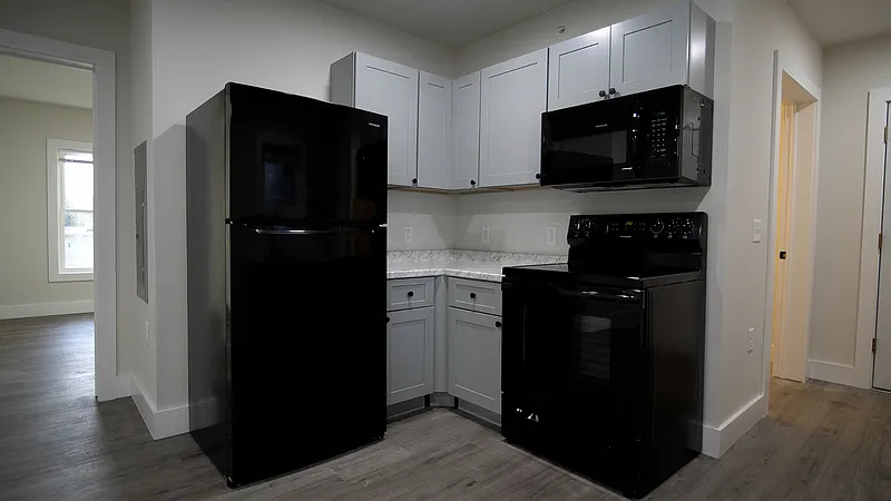 4 bed, 1.0 bath, $4,600 — Photo 4