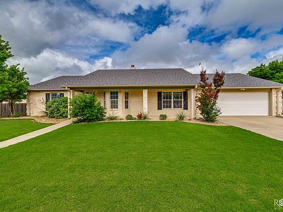 5th image of 123 Deerwood Dr