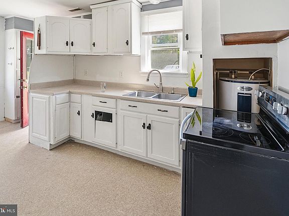 4th image of 3544 Chateau Dr