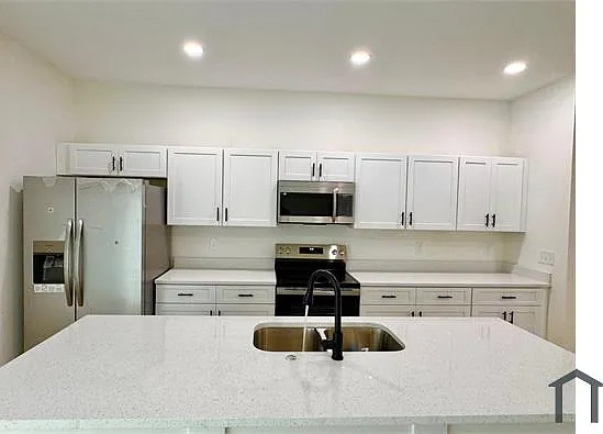 4 bed, 1750 sqft, $2,350 — Photo 2