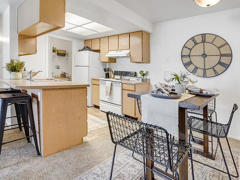 Large Kitchens with Breakfast Bar