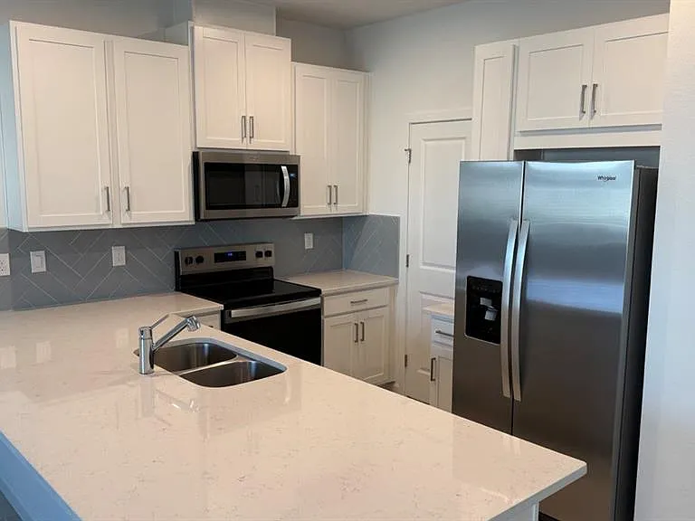 1350 Tarflower Dr — Photo 2