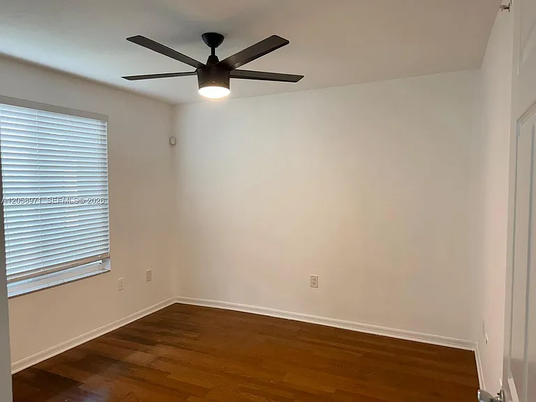 401 Villa Cir #401 — Photo 13