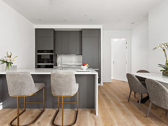 4th image of 305 E 61st St #701