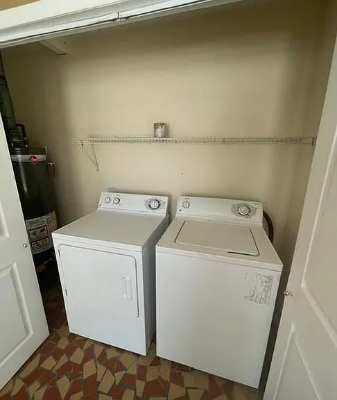 2329 Lyndell Dr — Photo 10