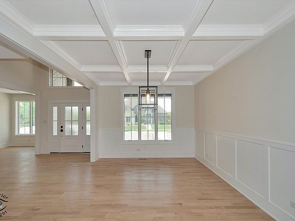 4th image of 22985 Devonshire Ln