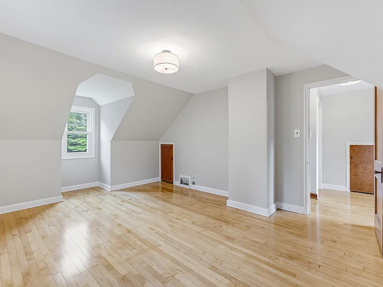 4340 S 112th St — Photo 20