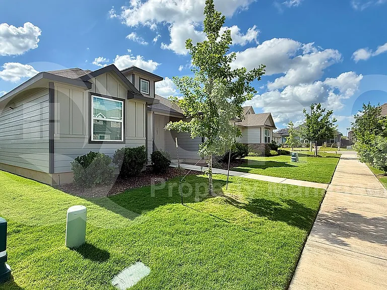 103 Hackberry Branch Dr — Photo 2