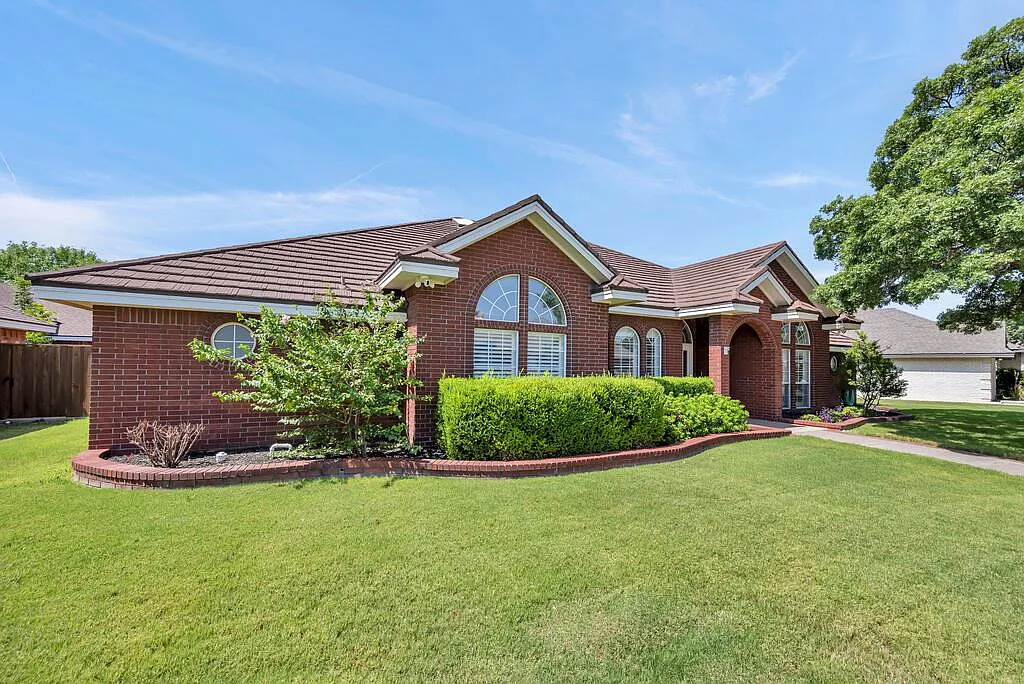 5 bed, 3.5 bath, 3543 sqft, $4,800 — Photo 3