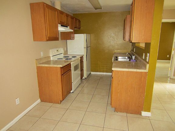 4th image of 816 Putnam Dr #A