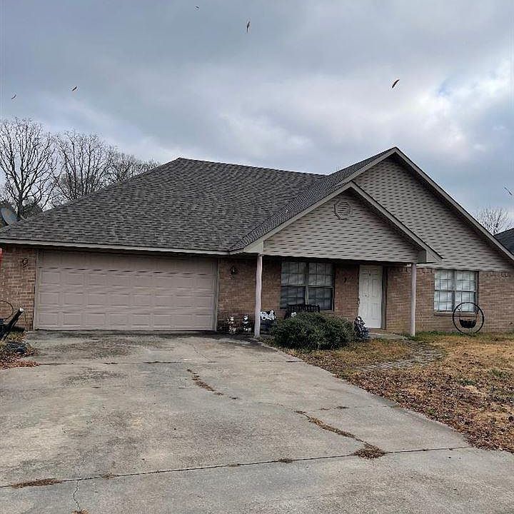 1st image of 7 Blair Dr