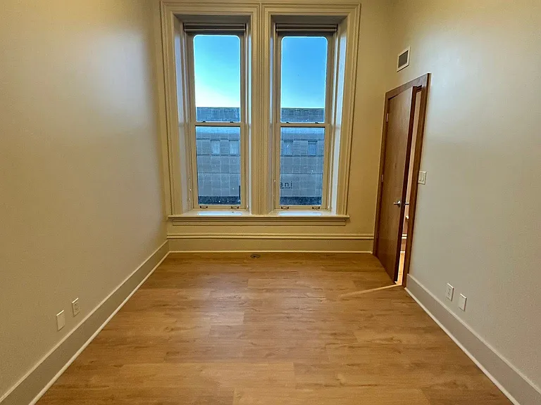 537 W 2nd St #201 — Photo 6