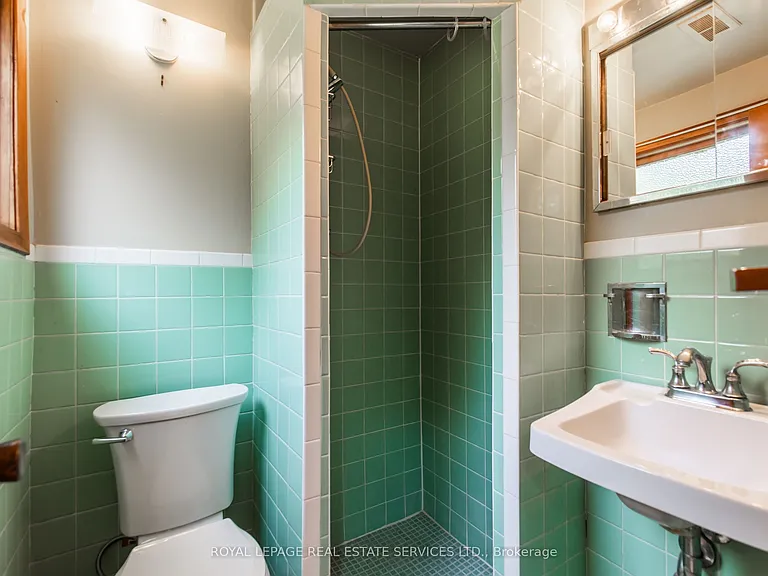 227 Lakeshore Rd W #2 — Photo 7