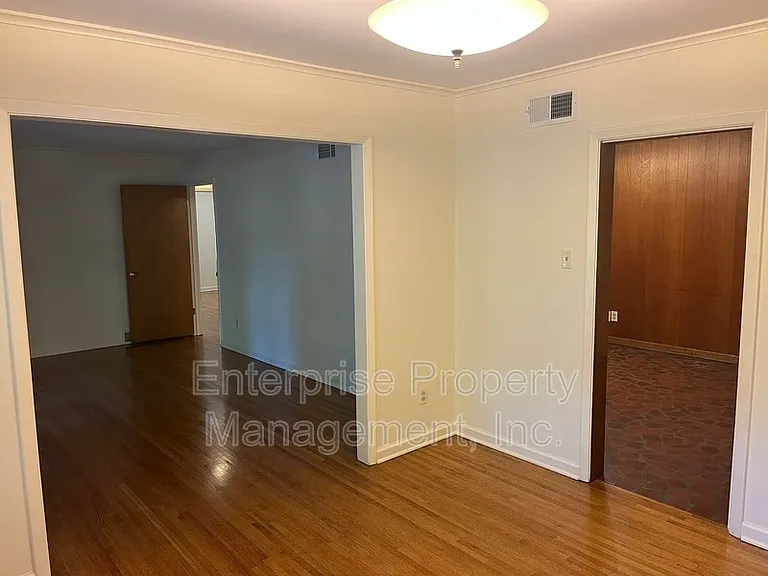 5081 Whitehall Ave — Photo 7