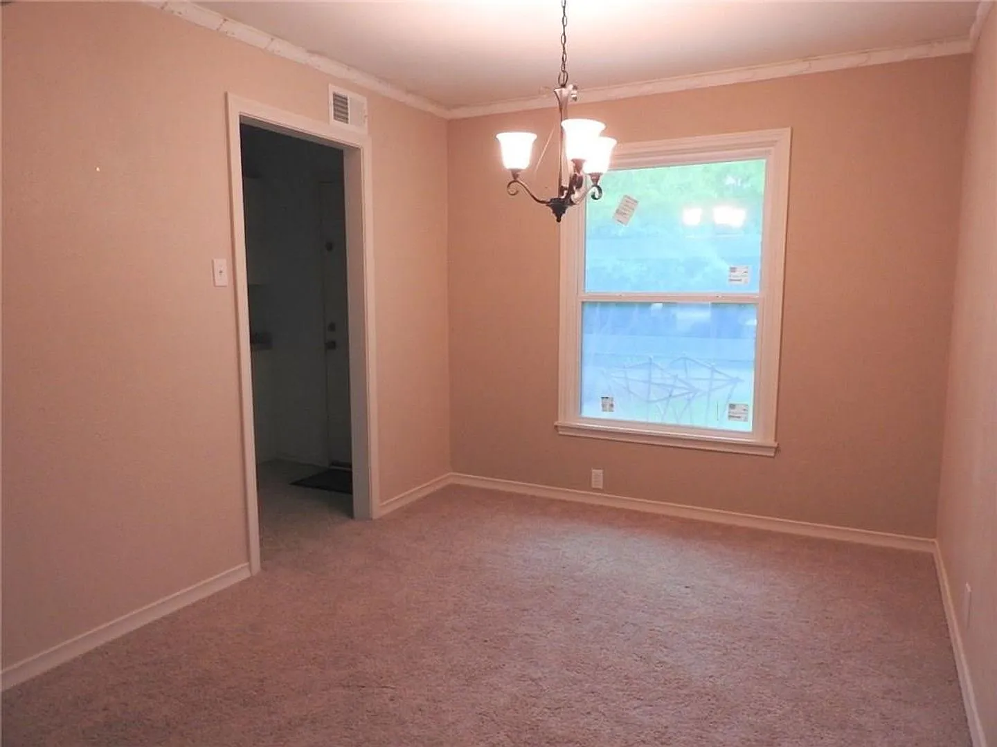 3 bedroom, 1.1 baths home in Casa View! — Photo 3