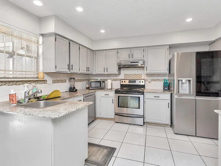 5837 Sunforest Dr — Photo 8