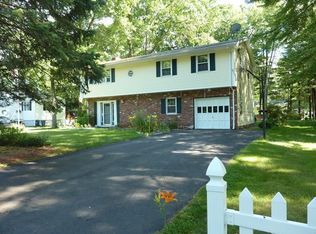 31 Colonial Dr, Salem, NH 03079