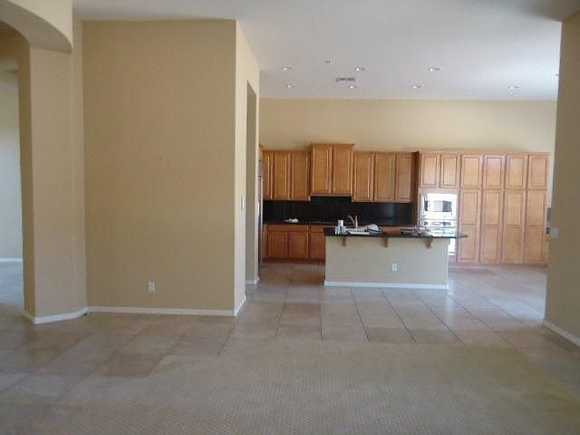 2nd image of 1308 W Whitman Dr