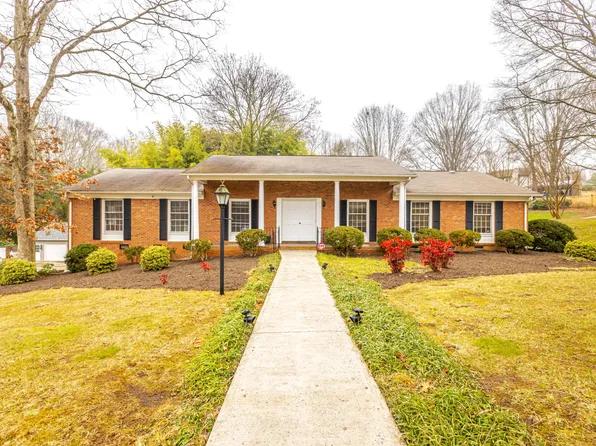 1400 E Barden Rd, Charlotte, NC 28226