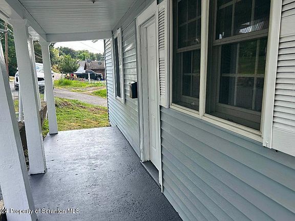 2nd image of 73 Leslie St