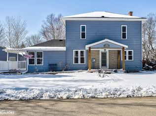 208 3rd Ave NE, State Center, IA 50247