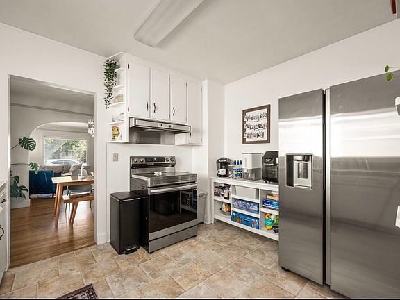 5th image of 3862 Jeffrey Ave