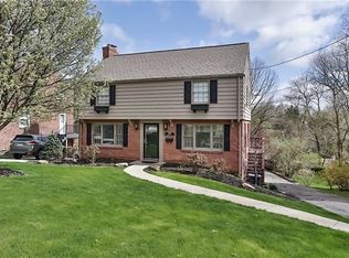 555 Greenhurst Dr, Pittsburgh, PA 15243