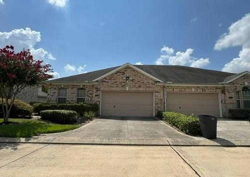1st image of 2027 Que Manor Dr