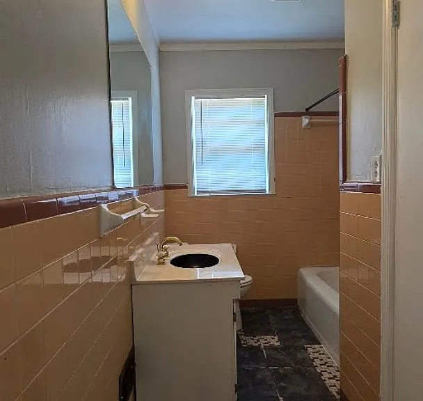 404 Elizabeth Ave — Photo 16