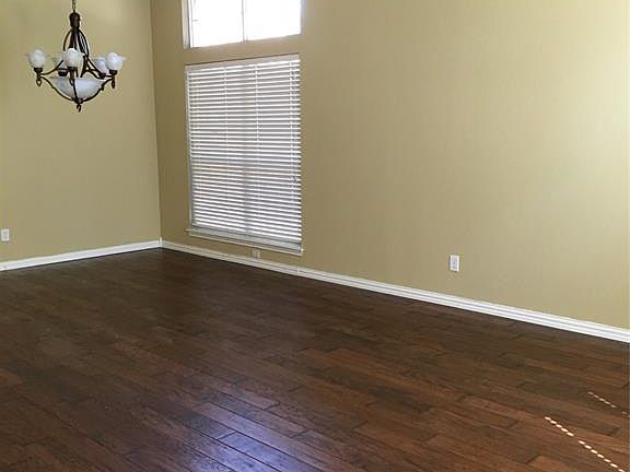 3rd image of 1805 Crescent Creek Ln