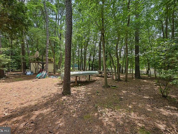 4th image of 26 Friar Tuck Dr