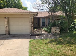 220 Rhineland Rd, Benbrook, TX 76126