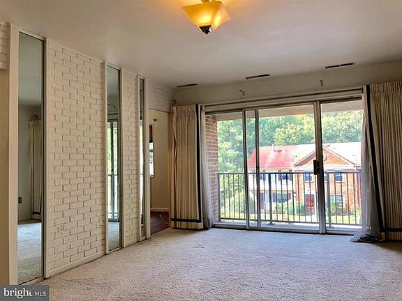 3rd image of 886 College Pkwy #30
