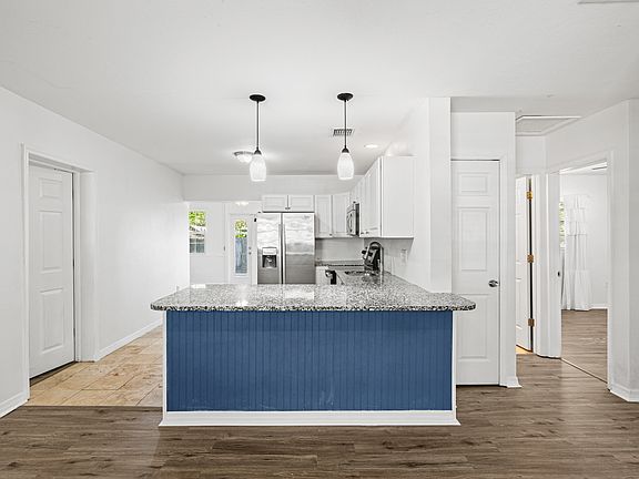3rd image of 5911 Olive Ave