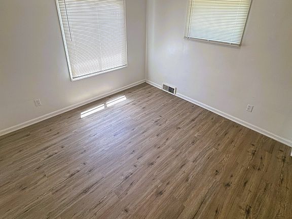4th image of 10147 Somerset Ave