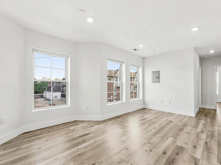 4700 Chestnut — Photo 34