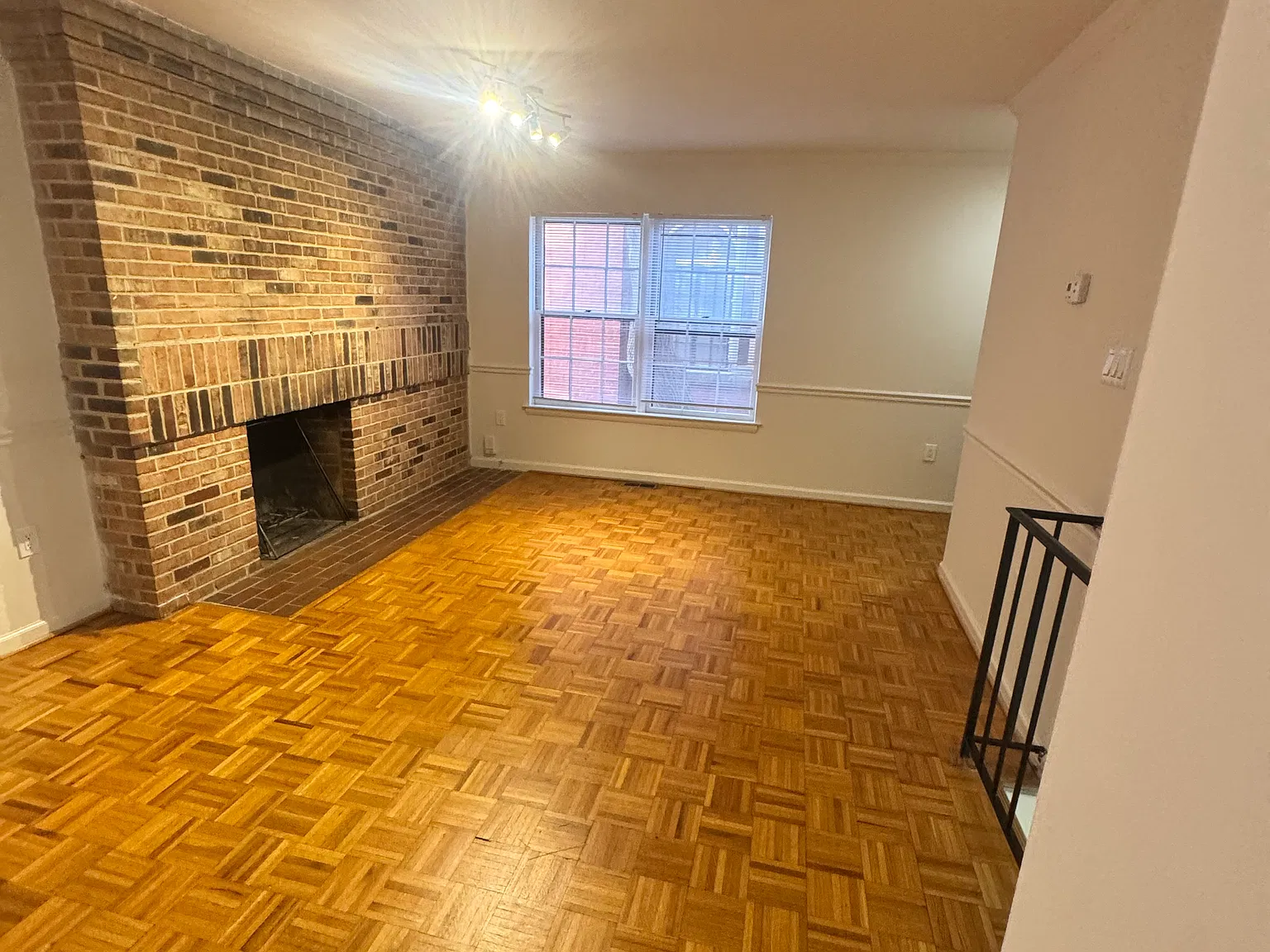 2 bed, 886 sqft, $2,895 — Photo 2