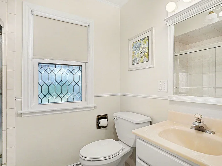 995 S Swain Ave — Photo 6