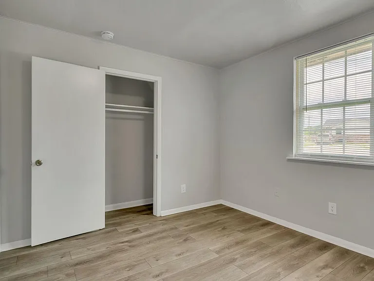 100 Old Trail Ct #1 — Photo 11