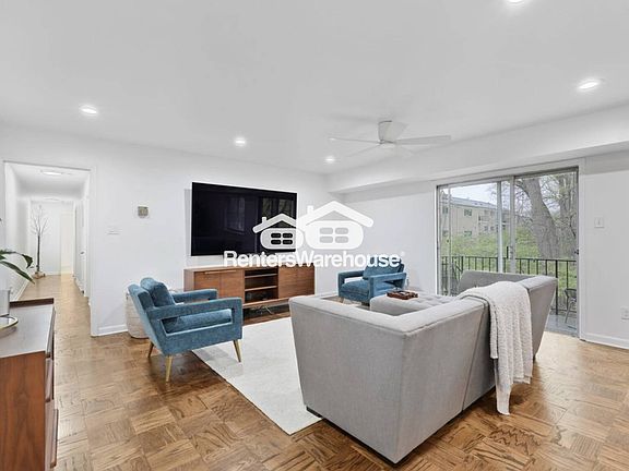 3rd image of 10613 Montrose Ave APT 102