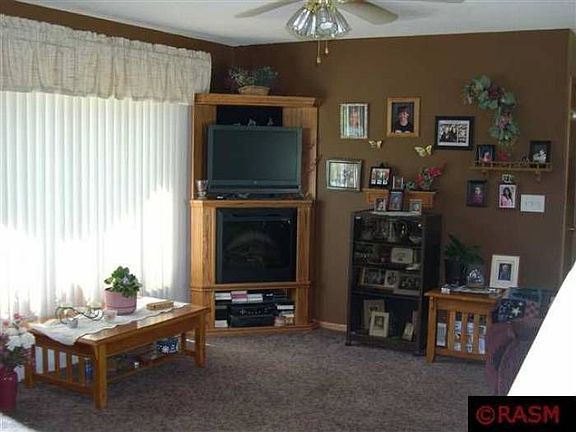 5th image of 229 Laclaire St