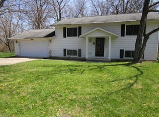 835 Sheffield Rd, Sheffield Lake, OH 44054