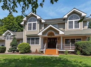 1240 Rustic Ridge Ct, Yorktown Heights, NY 10598